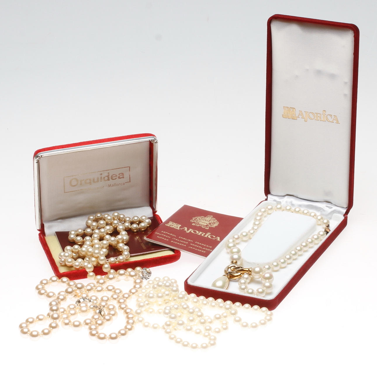COLLIER, 4 st, bl.a. Majorica.