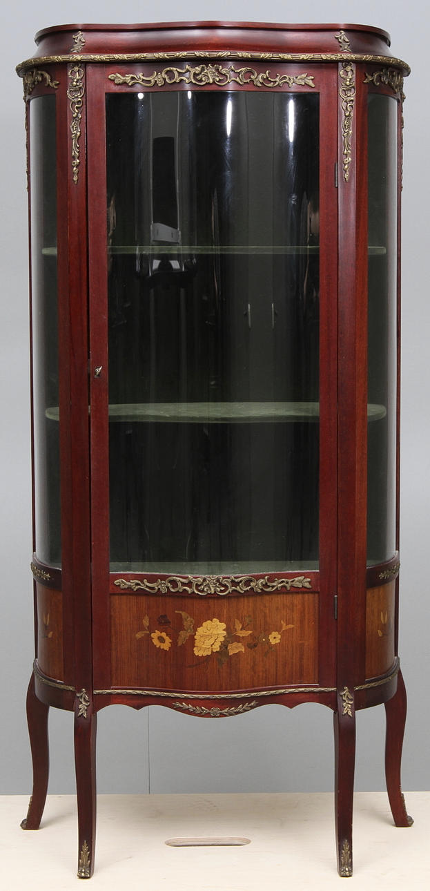 VITRINSKÅP, Louis XVI stil, 1900 tal.