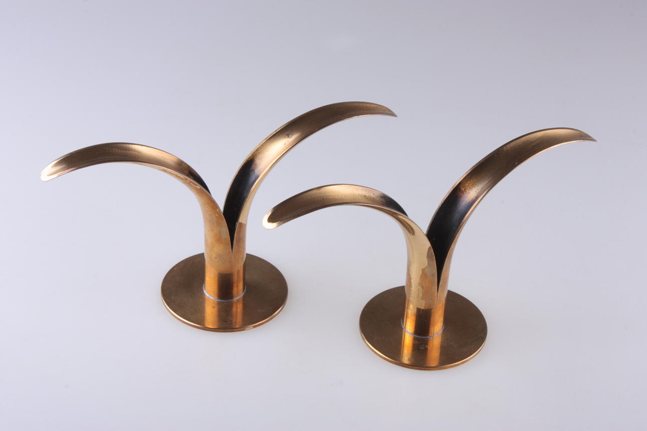 IVAR ÅLENIUS BJÖRK. LJUSTAKAR, ett par, "Liljan", Ystad metall.