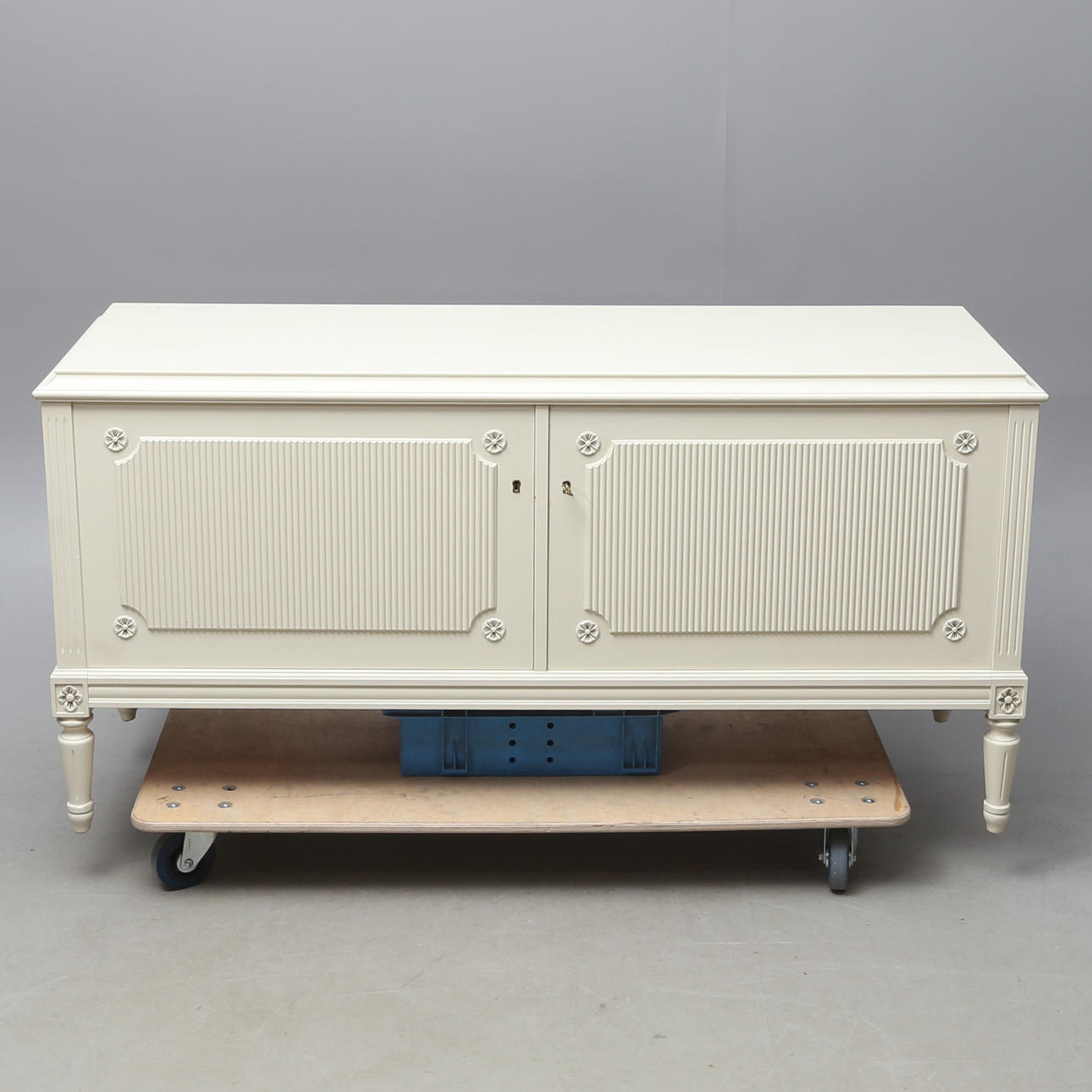 BUFFÉ, gustaviansk stil, 1900-tal.