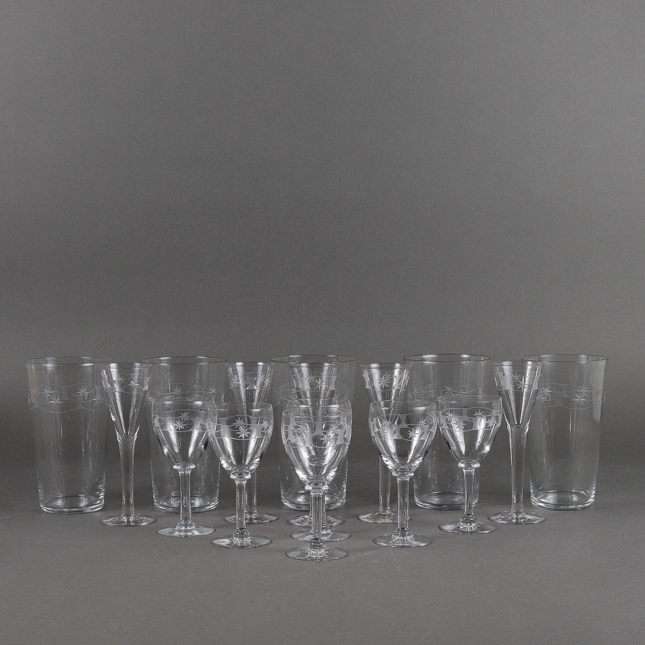 GLASSERVIS 16 delar, 1900-talets första hälft.