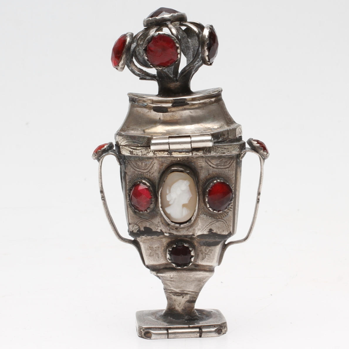 LUKTDOSA, silver, så kallad "Hovedvandsegg", 1700/1800-tal.