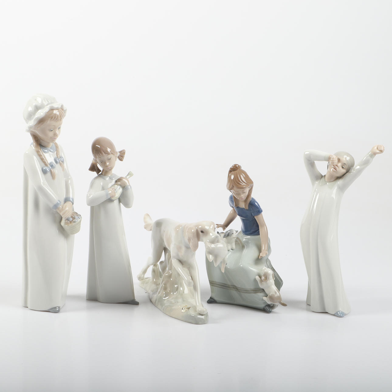 FIGURINER, 5 stycken, porslin, bl. a. Nao, Spanien.
