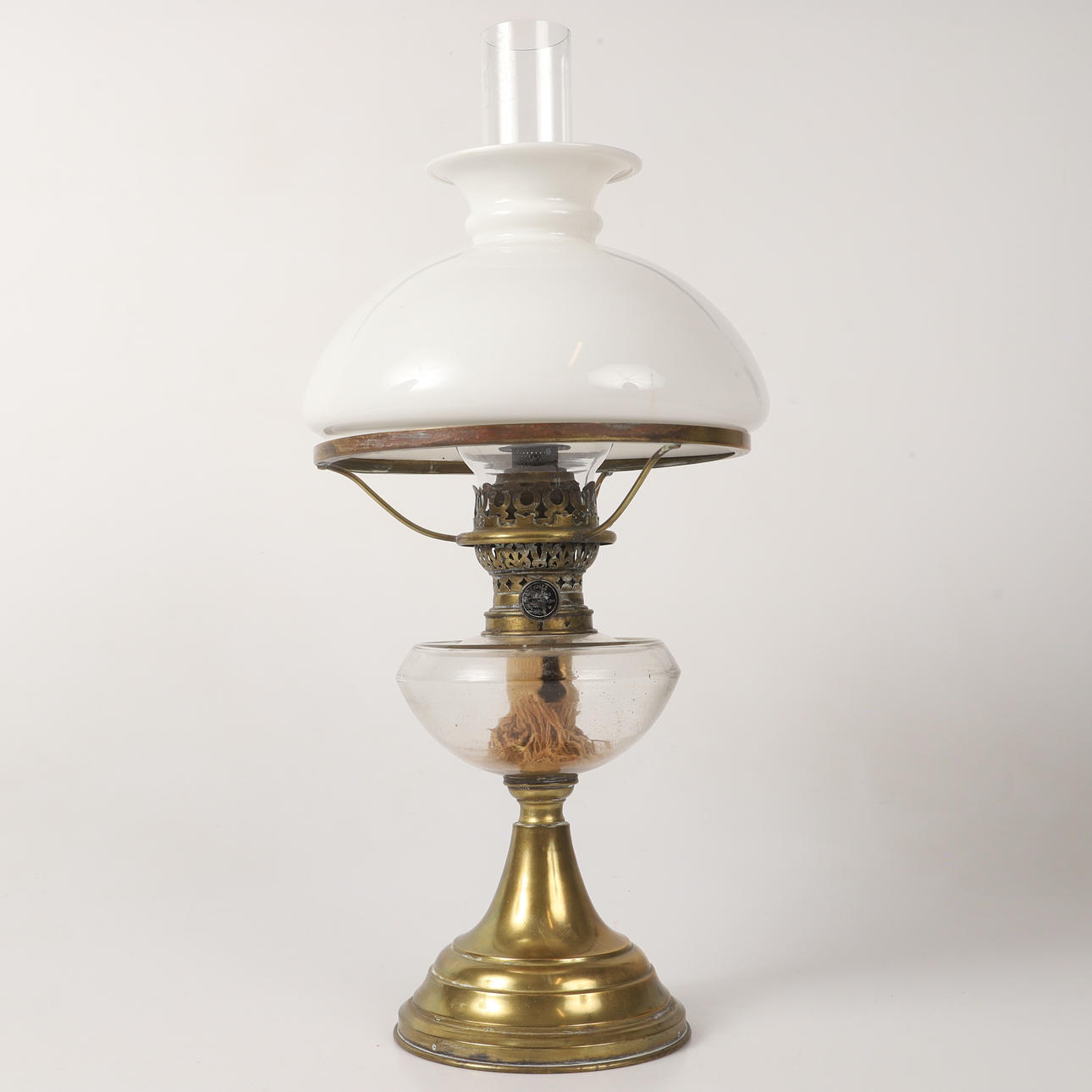 BORDSFOTOGENLAMPA, mässing/glas, 1900-tal.