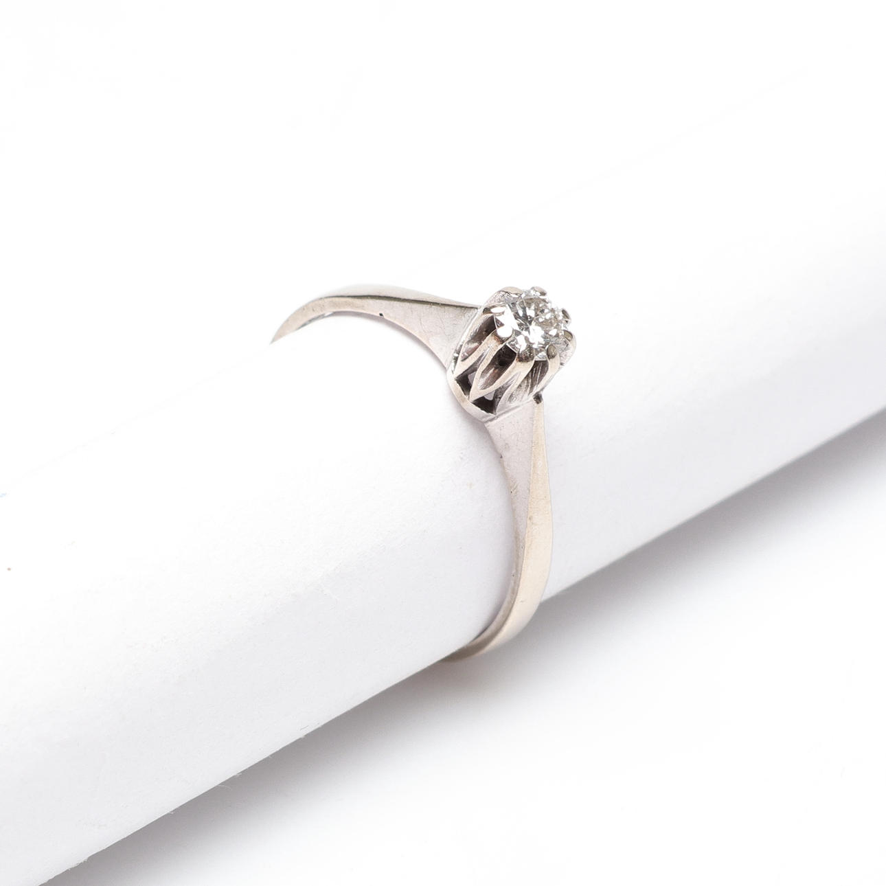 ENSTENSRING, vitguld, diamant, 18k, ca 2,2 gram.