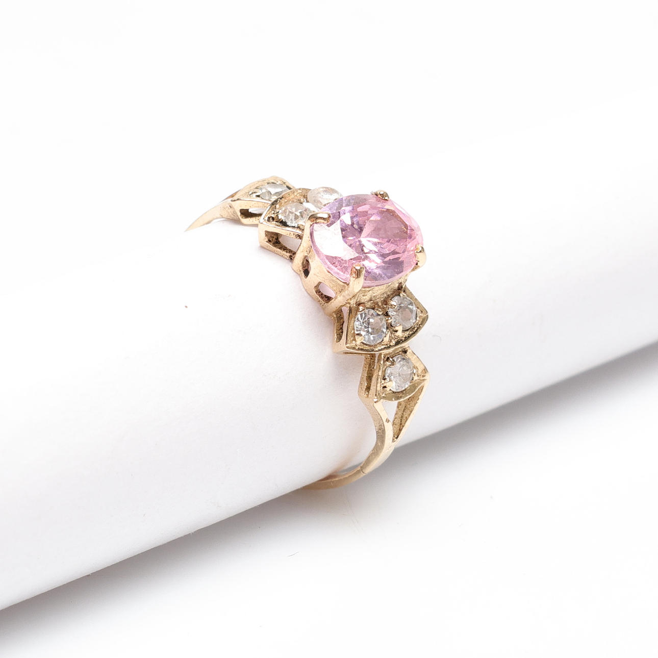 RING, 14K, Guld, med stenar, vikt cirka 1,7 gram.