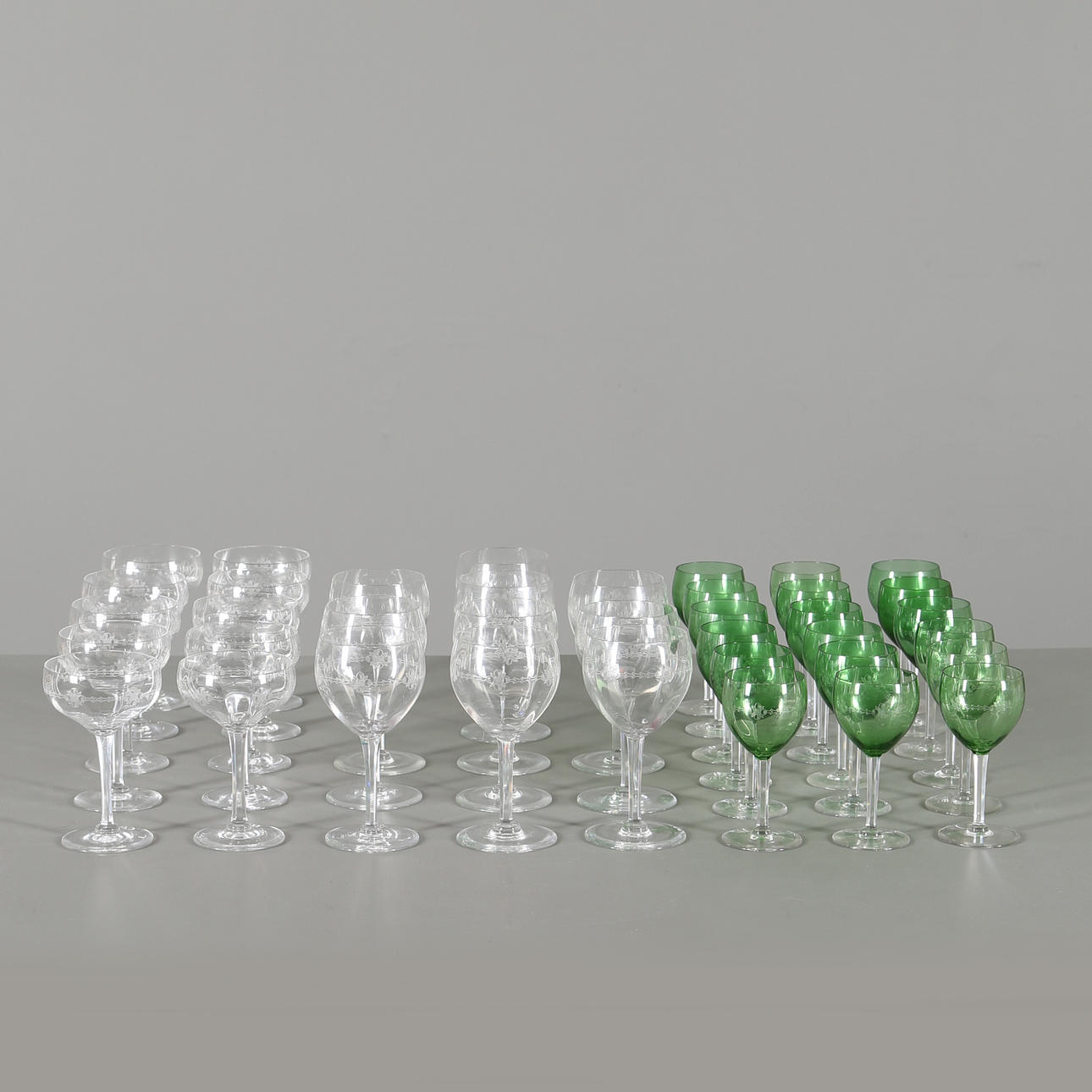 GLASSERVIS, 38 delar, vitvin, rödvin samt champagneglas, "Kerstin" Kosta, 1900-talets första hälft.