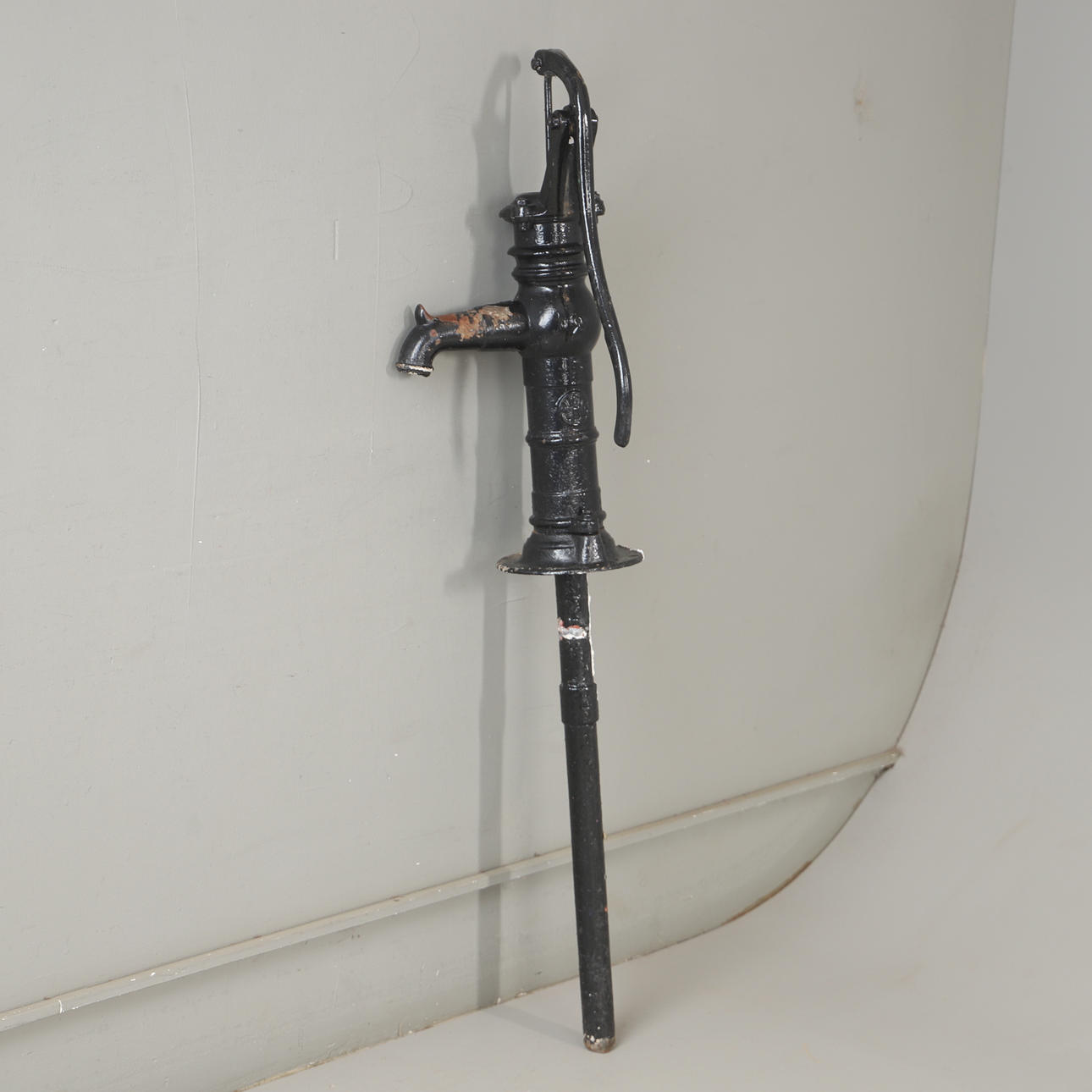 VATTENPUMP, gjutjärn, 1900-talets första hälft.