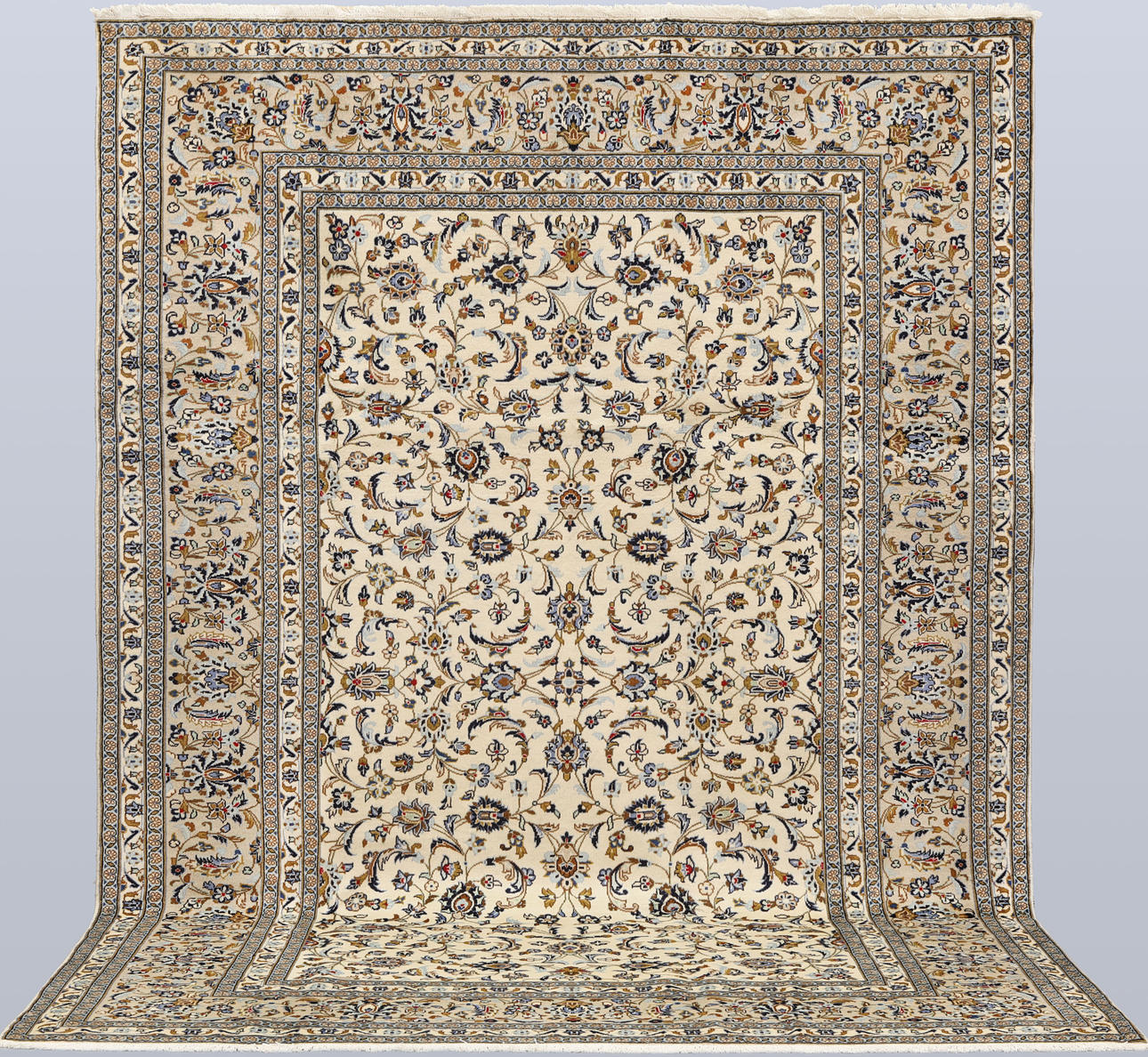 MATTA. Ljus Keshan, 345 x 256 cm.