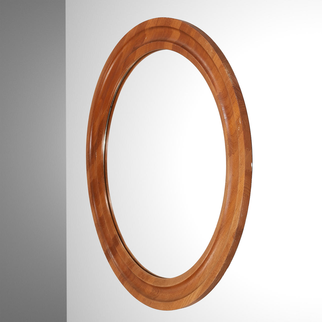 DANISH DESIGN. Circular mirror with oak frame, Hadsten Træindustri, second half of the 20th century.