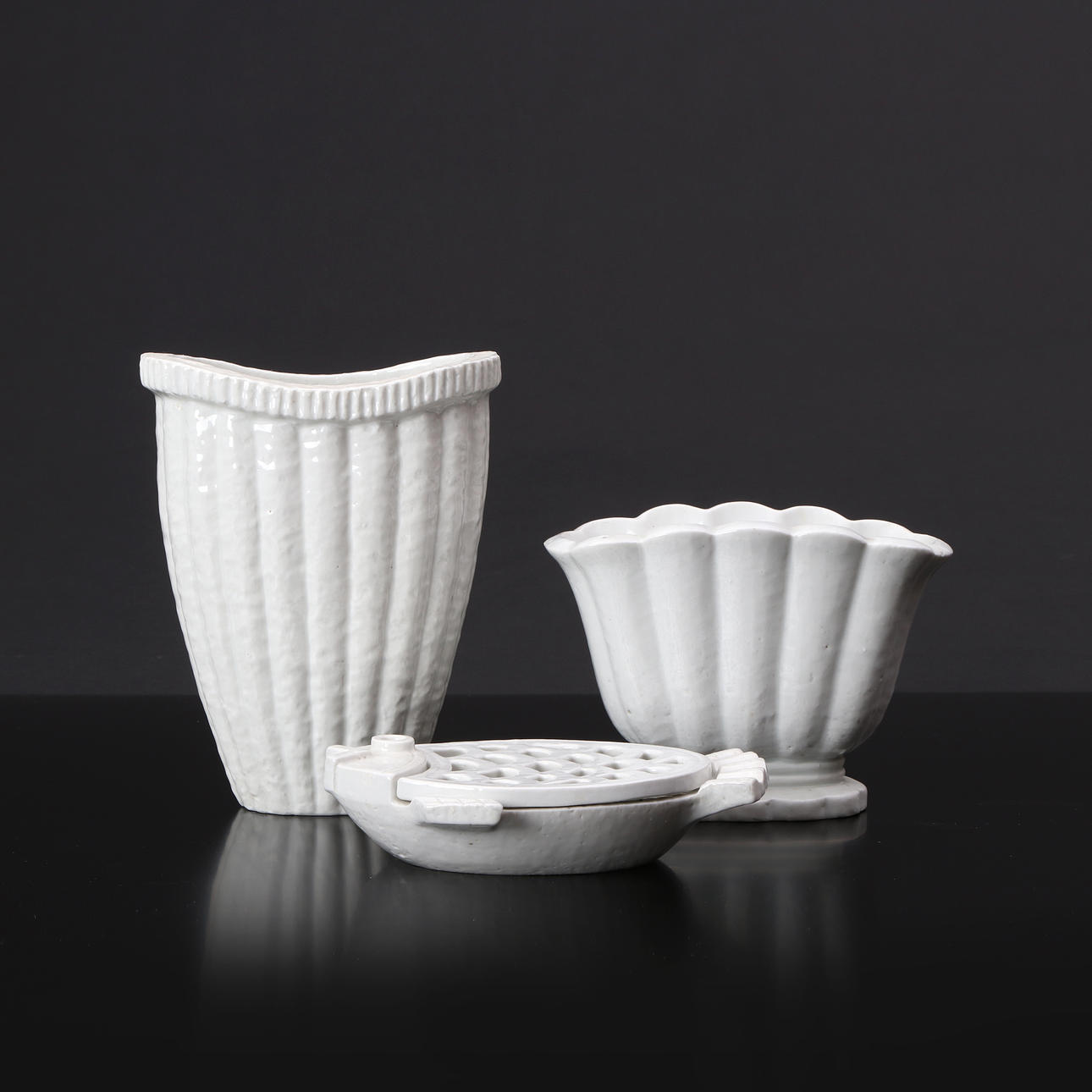 GUNNAR NYLUND. VASES, THREE. Stoneware. "Chamotte", Rörstrand. Marked underneath.