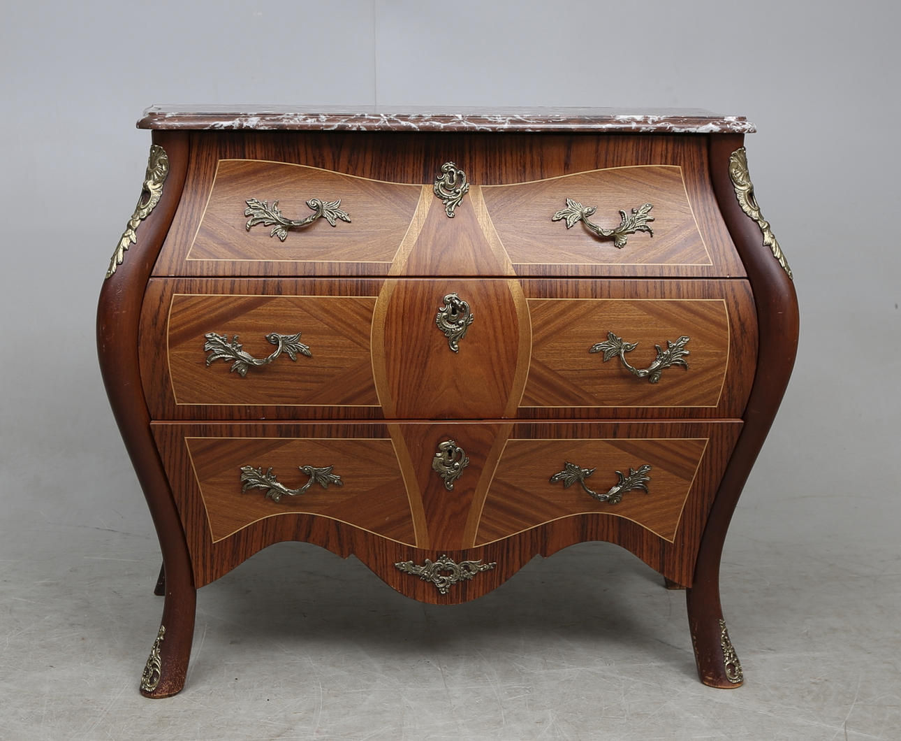 BYRÅ med stenskiva, rokokostil, Helge Josefsson, Josefssons Möbler, Nybro, 1978.