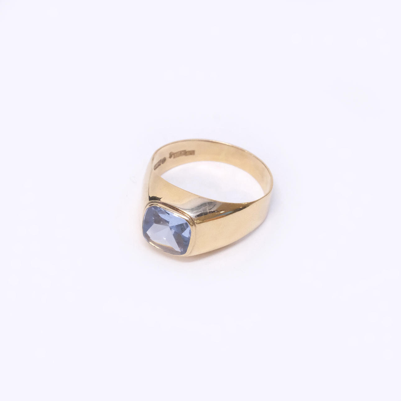 RING MED AKVAMARIN, 18K GULD.