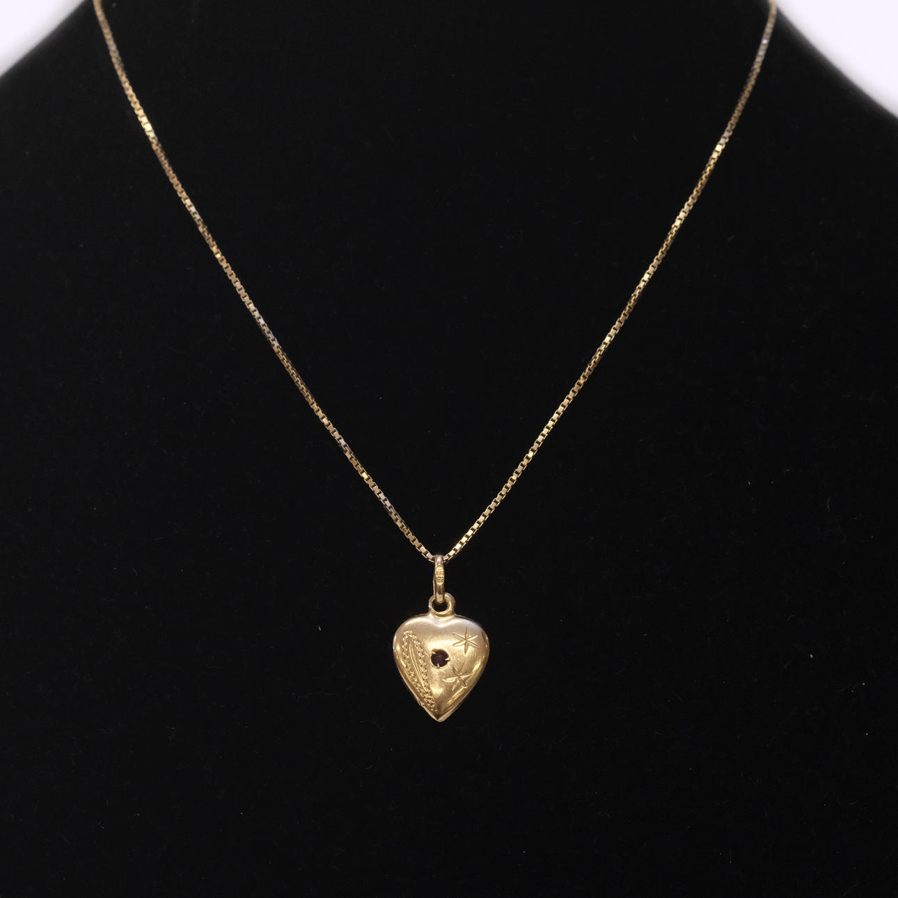 HÄNGE MED HALSKEDJA, 18K GULD.