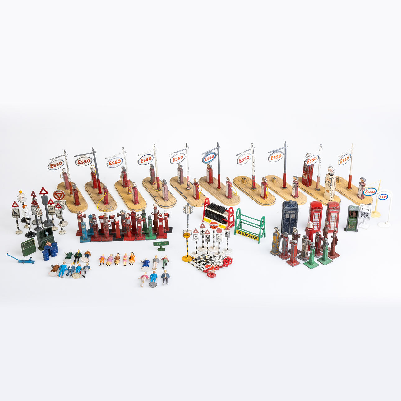 DINKY TOY ACCESSORIES.