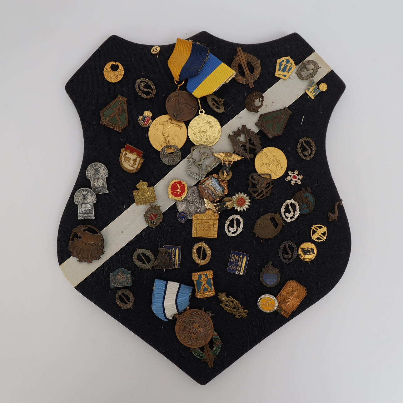 MEDALJSKÖLD, delvis 1900-talets första hälft.