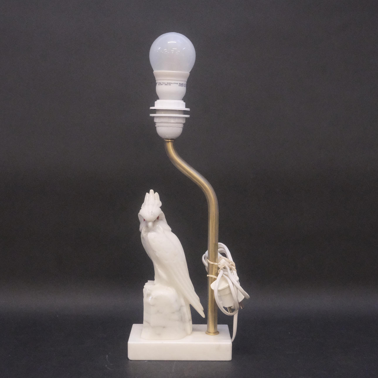 BORDSLAMPA, DEKOR AV PAPEGOJA, ALABASTER.
