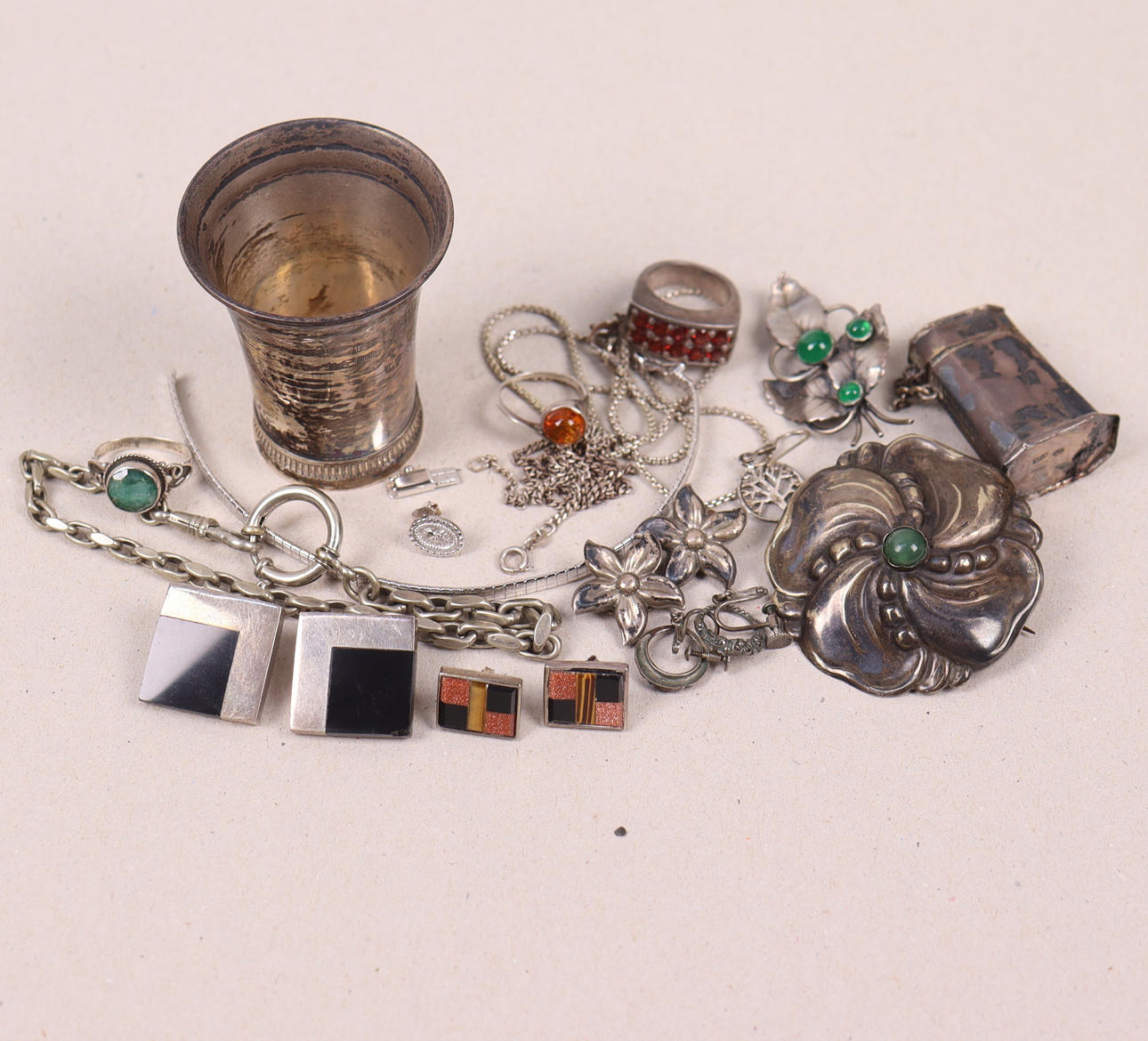 SMYCKEN mm, silver, totalt 162 gram.