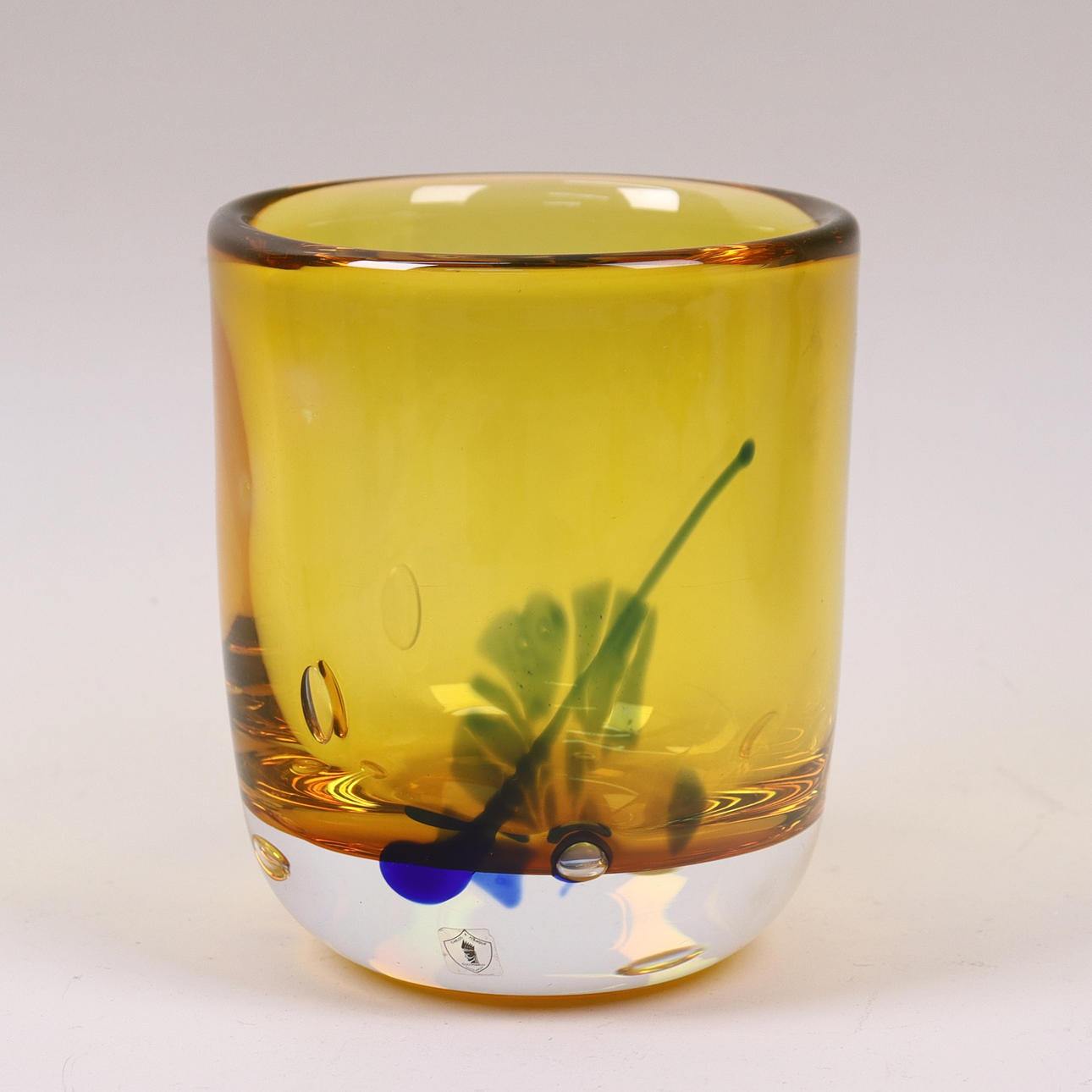 CARLOS R PEBAQUÉ. för Gullaskruf, vas i glas.