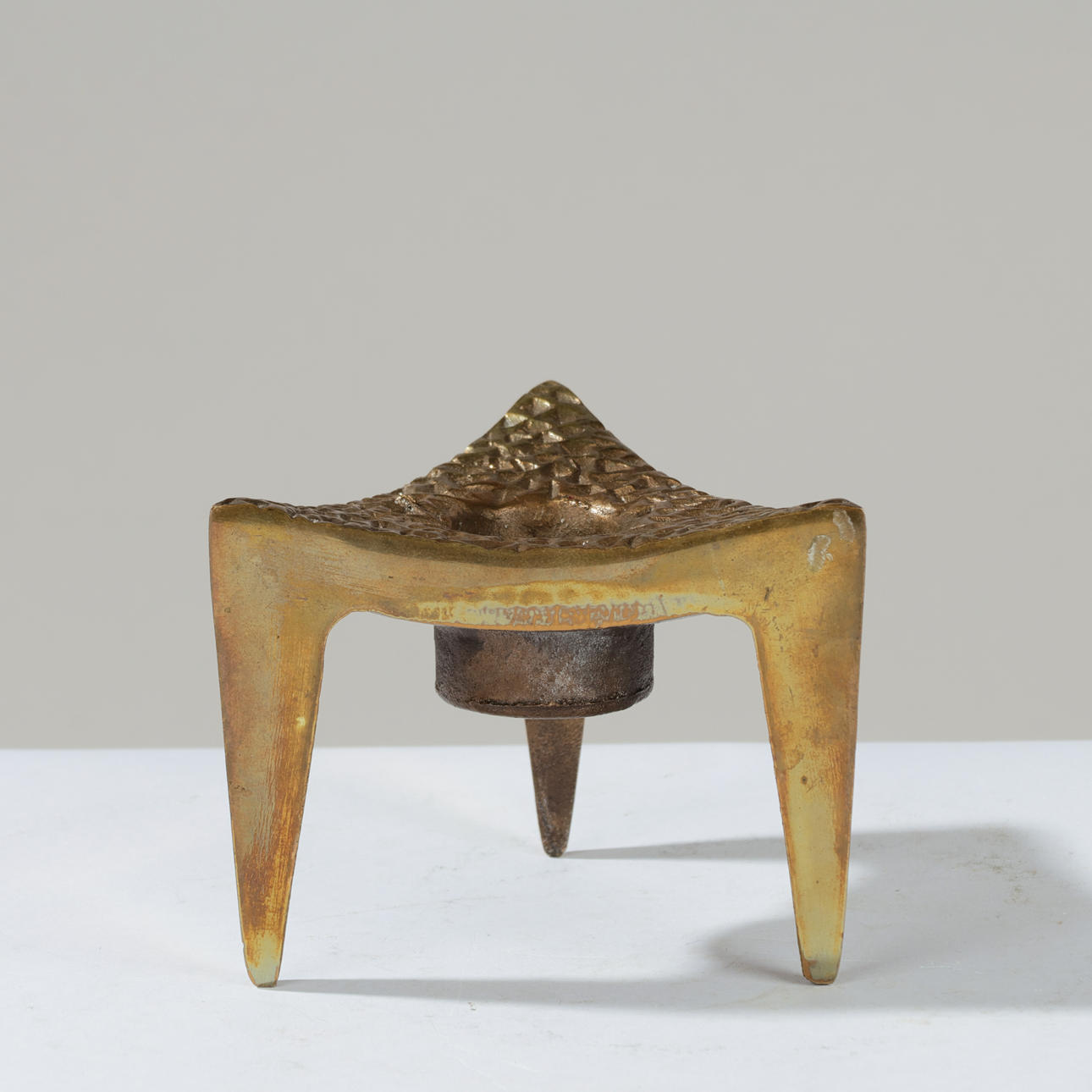 DANISH DESIGN. Three-legged brass candlestick, approx. 1960s.