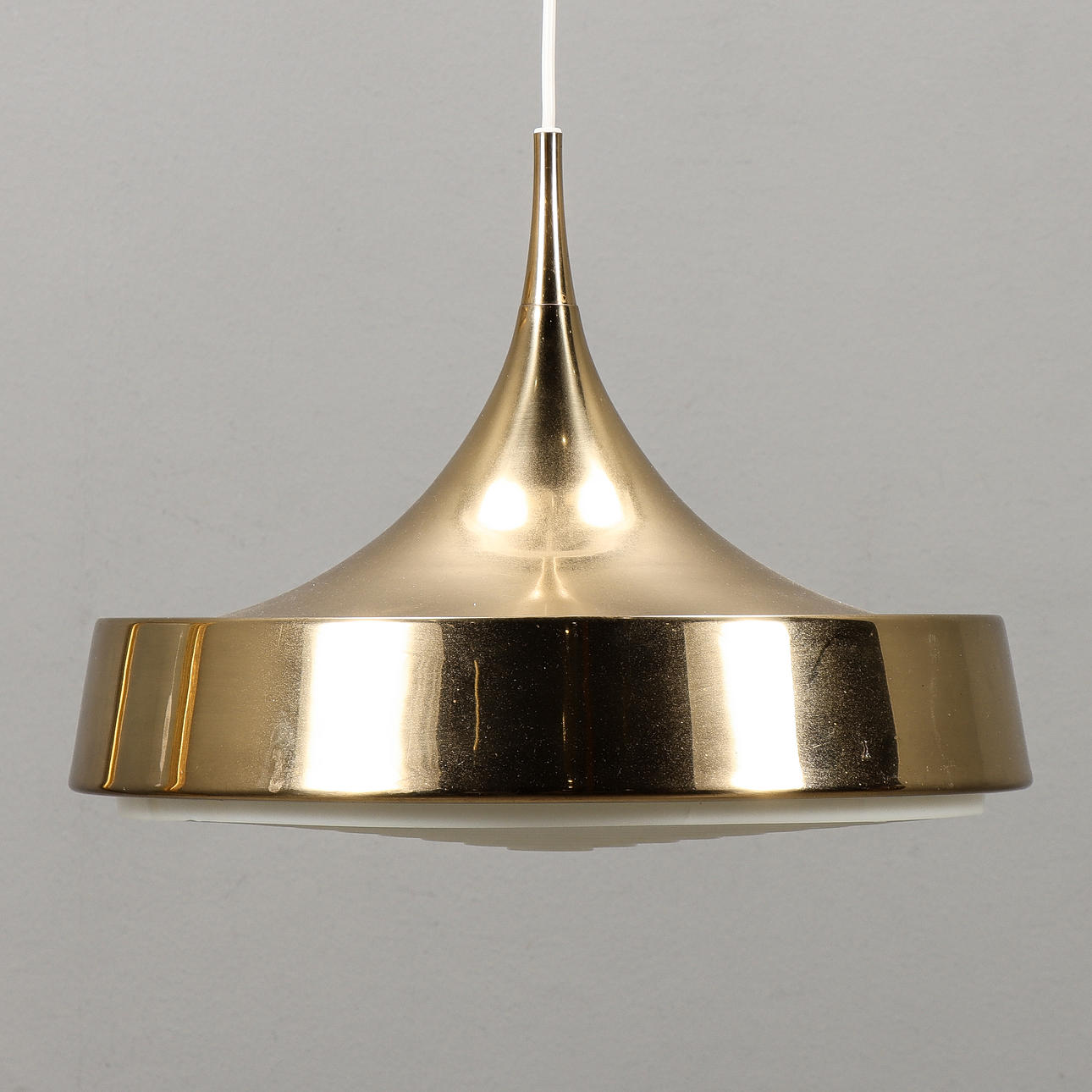 TAKLAMPA Mässing, 1900-talets mitt.