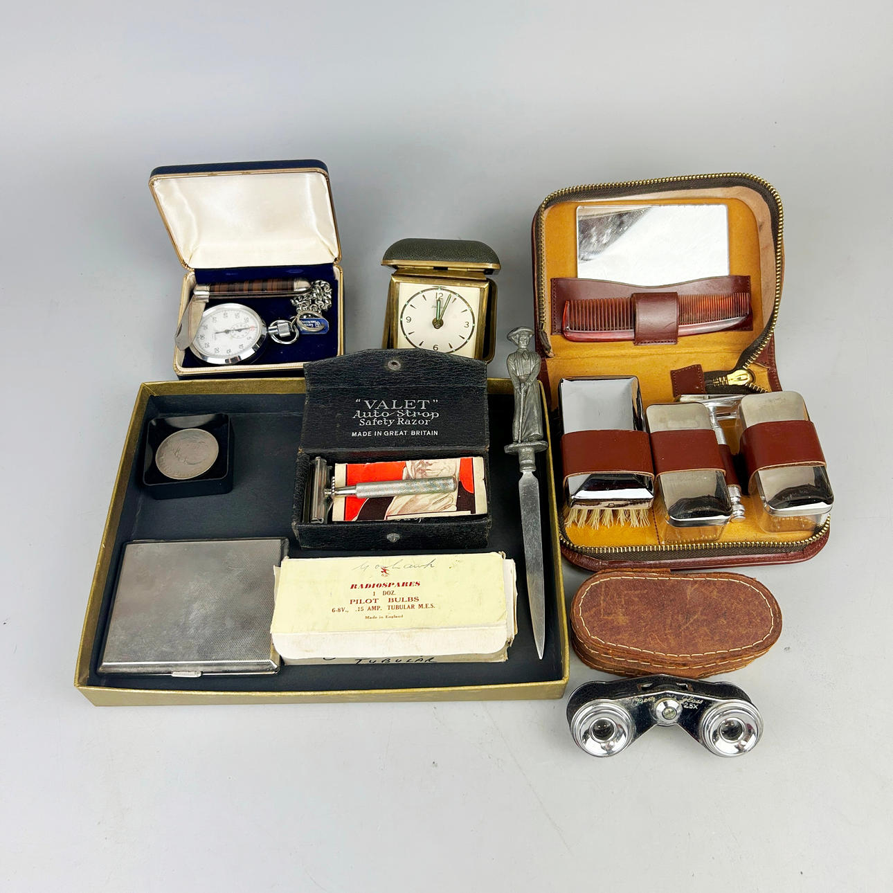 BLANDADE VINTAGEFÖREMÅL.