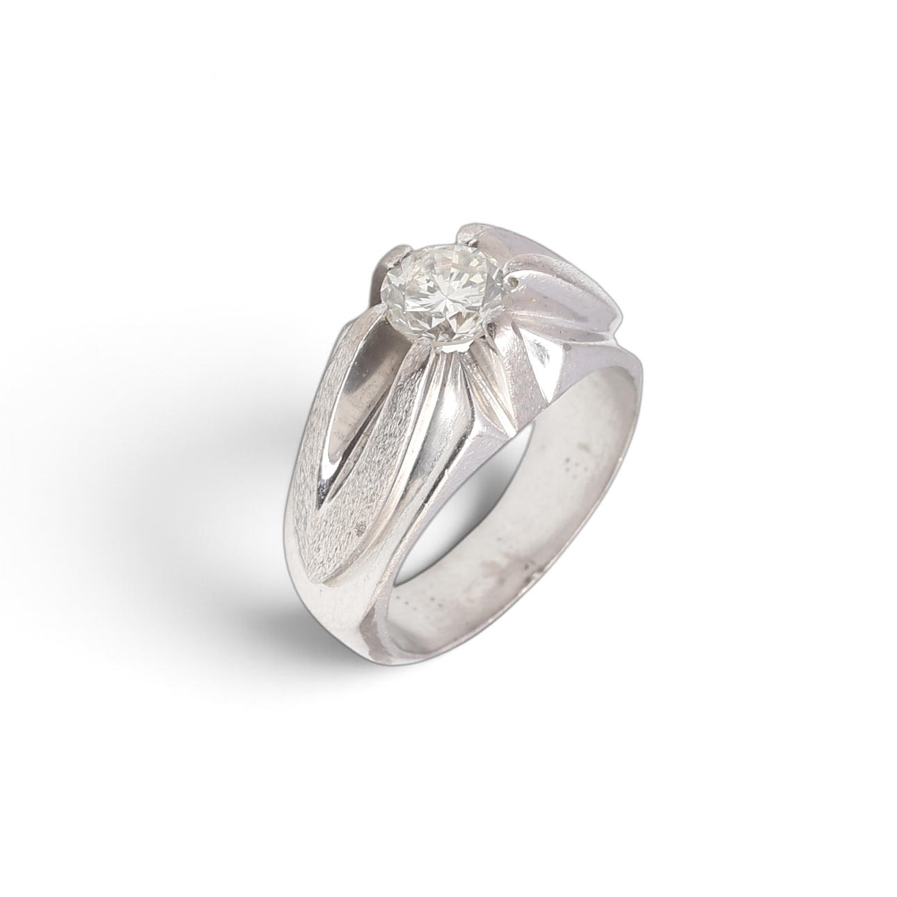 SOLITAIRE ring.