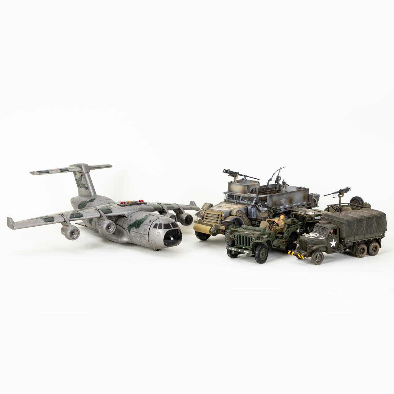 Large collection: military vehicles, plastic, 2000s (approx. 15).