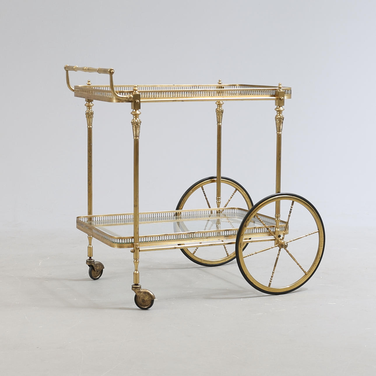 SERVERINGSVAGN, mässing och glas, 1900-tal.