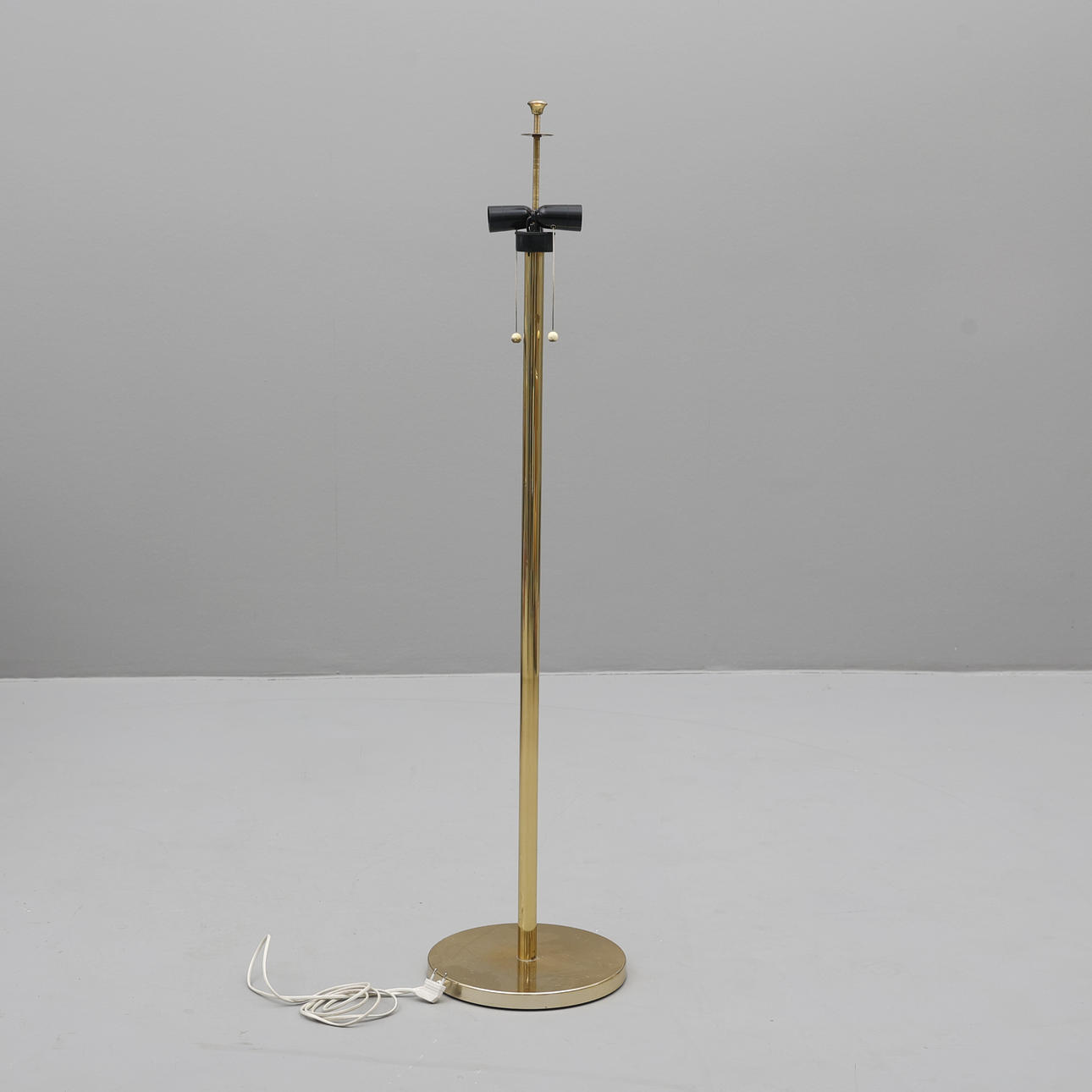GOLVLAMPA, Gulmetall.