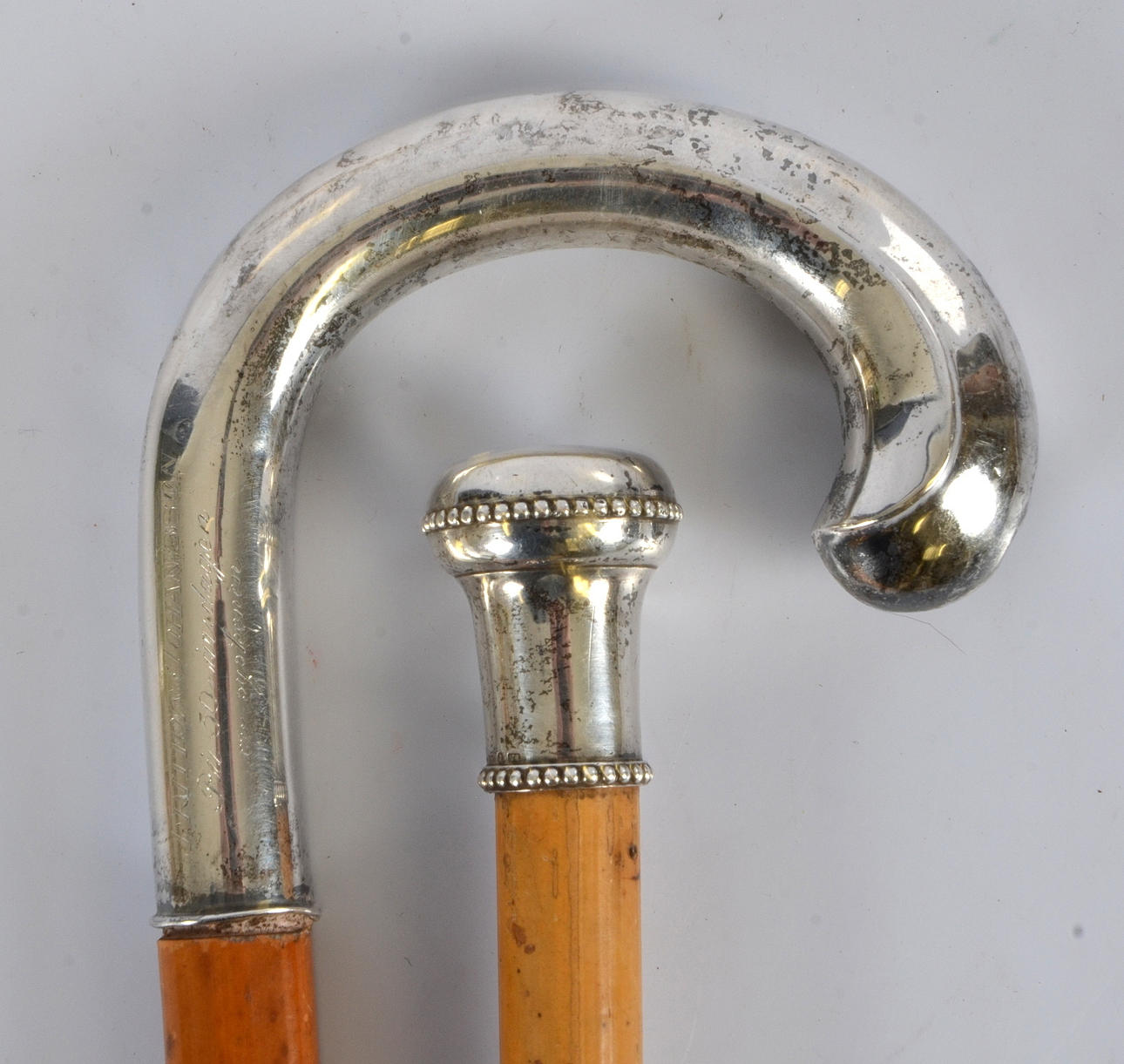 KRYCKOR, 2 st, trä med silverhandtag, 18/1900-tal.