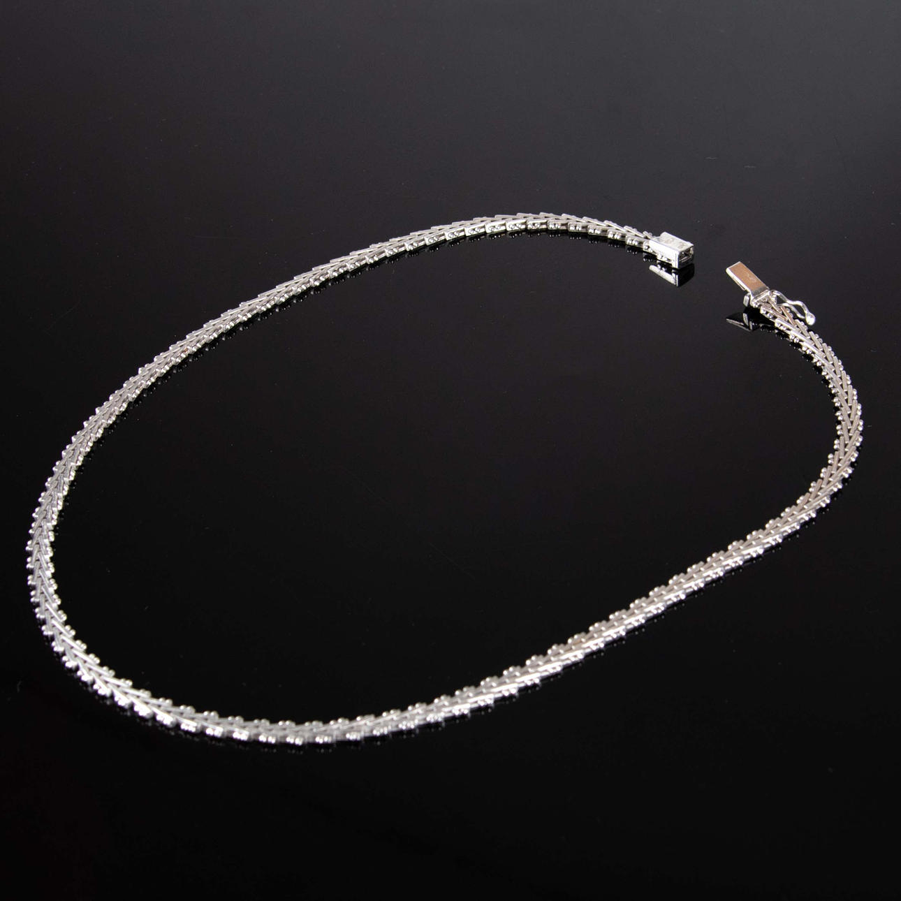 COLLIER silver.