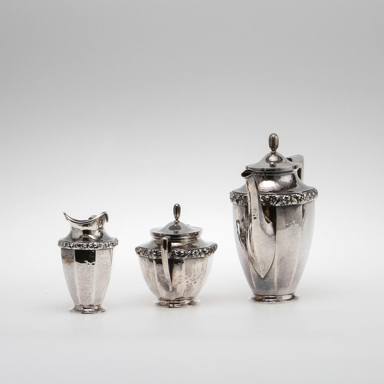 KAFFESERVIS, 4 delar, silver, svenska importstämplar. Vikt ca 2500 gram.