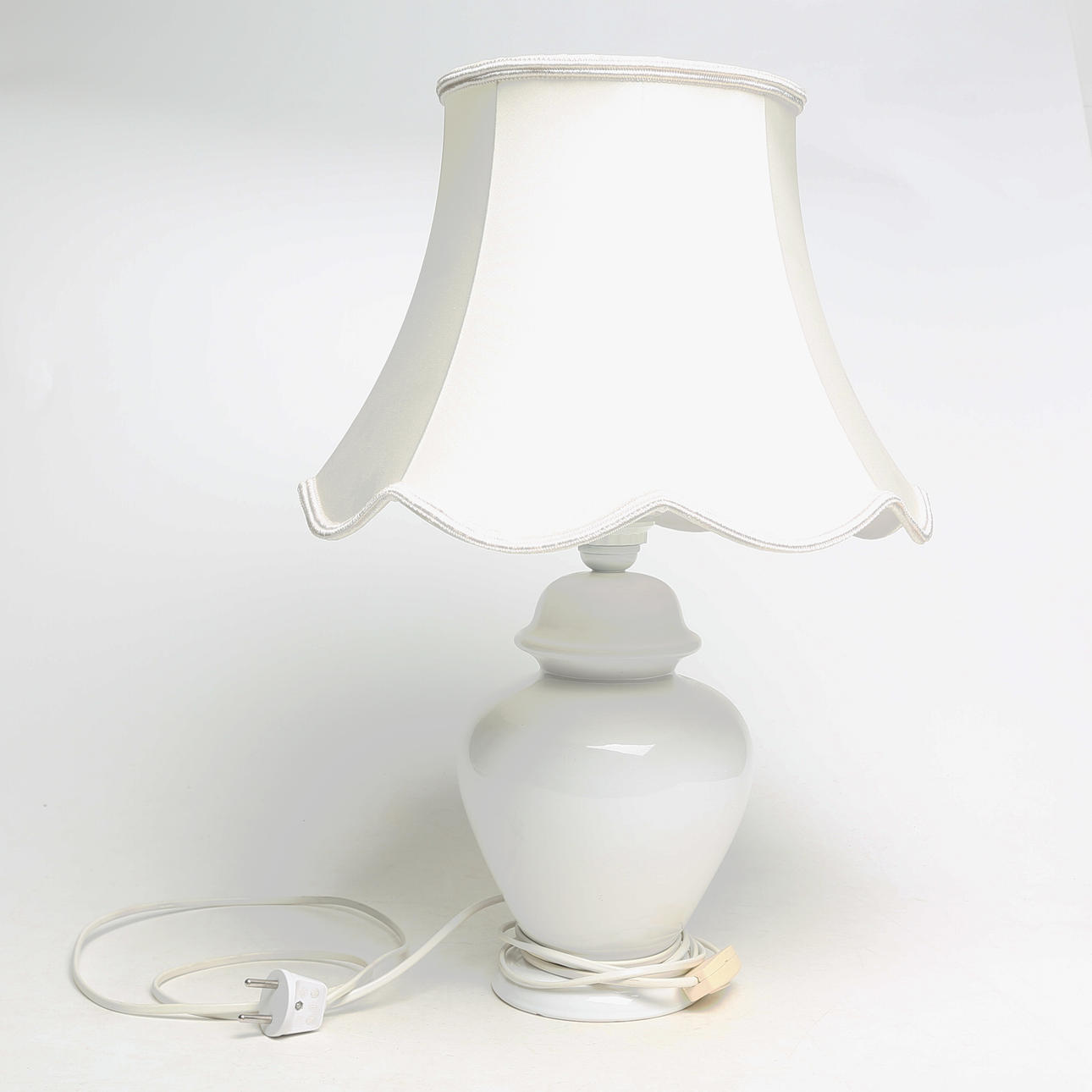 BORDSLAMPA, porslin.