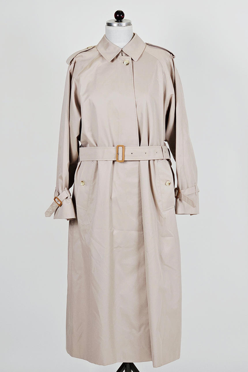 BURBERRYS. Trench coat. England.