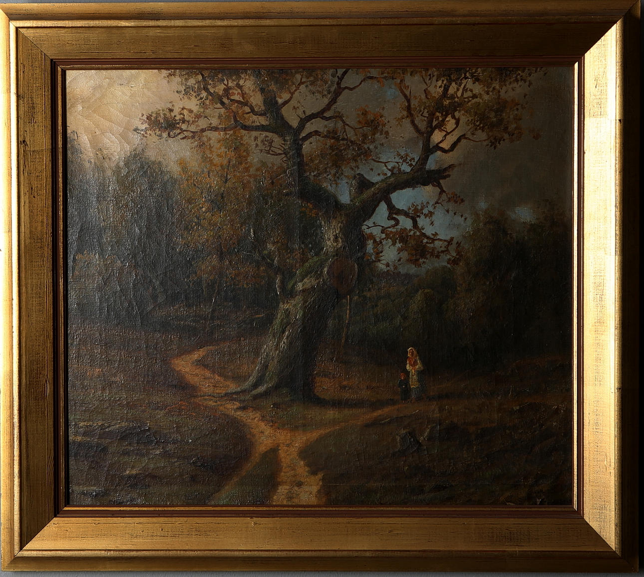 OIDENTIFIERAD KONSTNÄR. Kvinna och barn på stig, olja på duk, otydligt signerad.