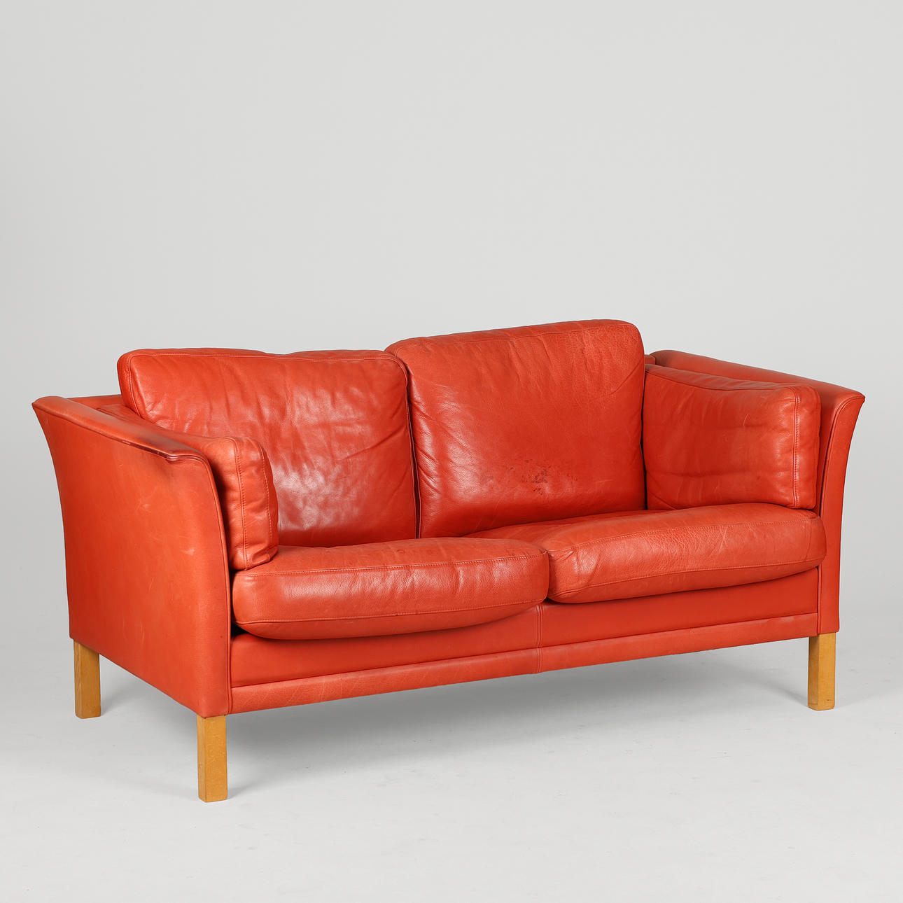 MOGENS HANSEN. Soffa klädd i cognacfärgat läder.
