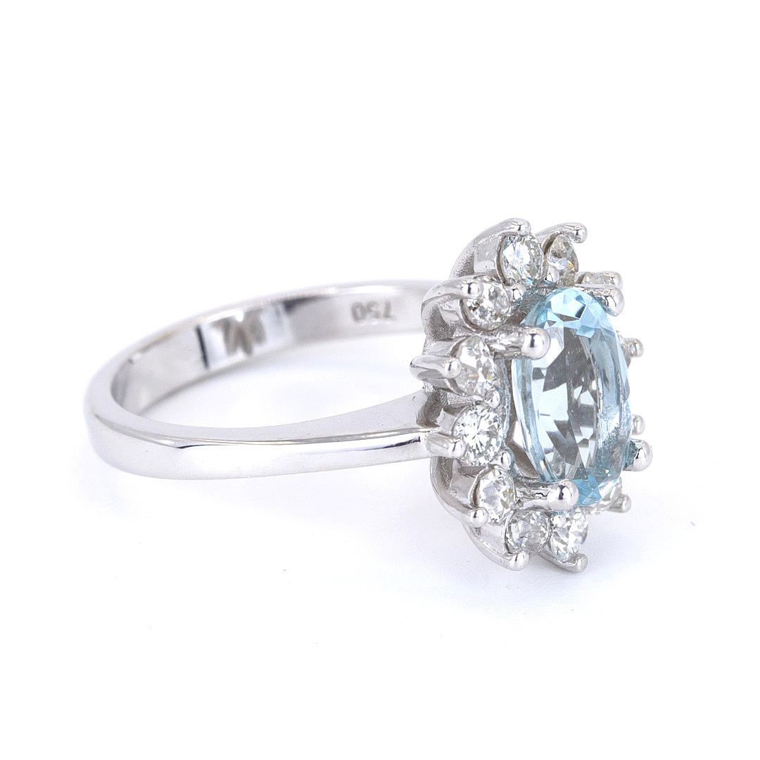 18CT GOLD AQUAMARINE & DIAMOND RING. Jewellery & Gemstones - Rings ...