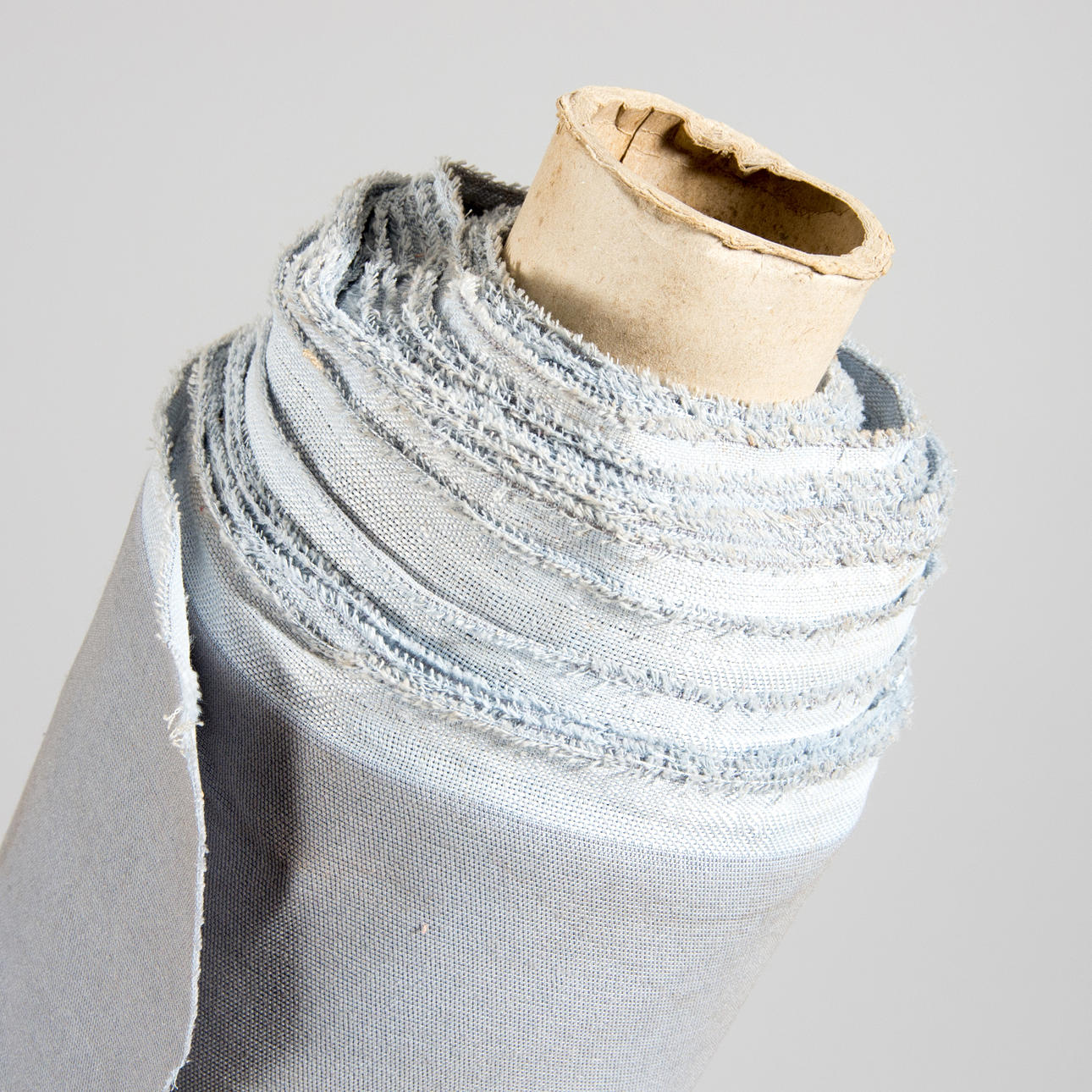 MÖBELTYG, 1 rulle, gråblå plysch.