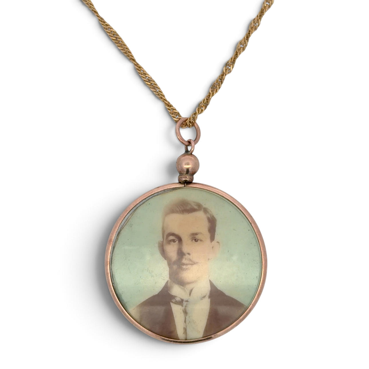 PHOTOGRAPH PENDANT NECKLACE.