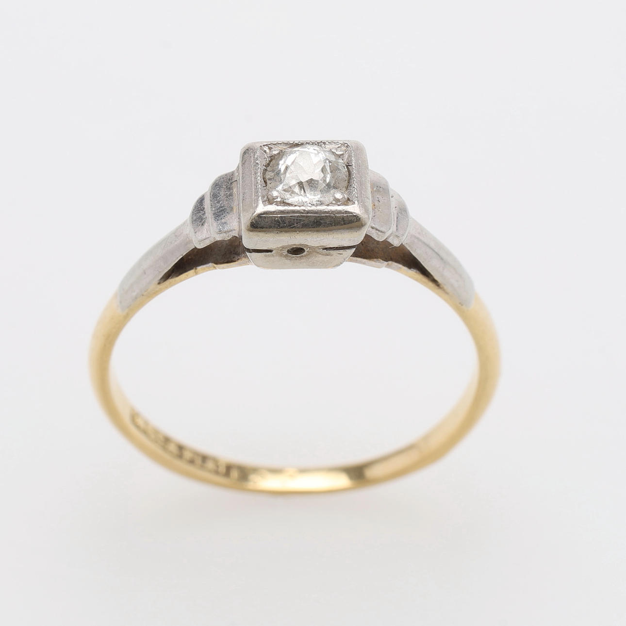 RING, 18K GULD, PLATINA & GAMMALSLIPAD DIAMANT, 2,2 GRAM.