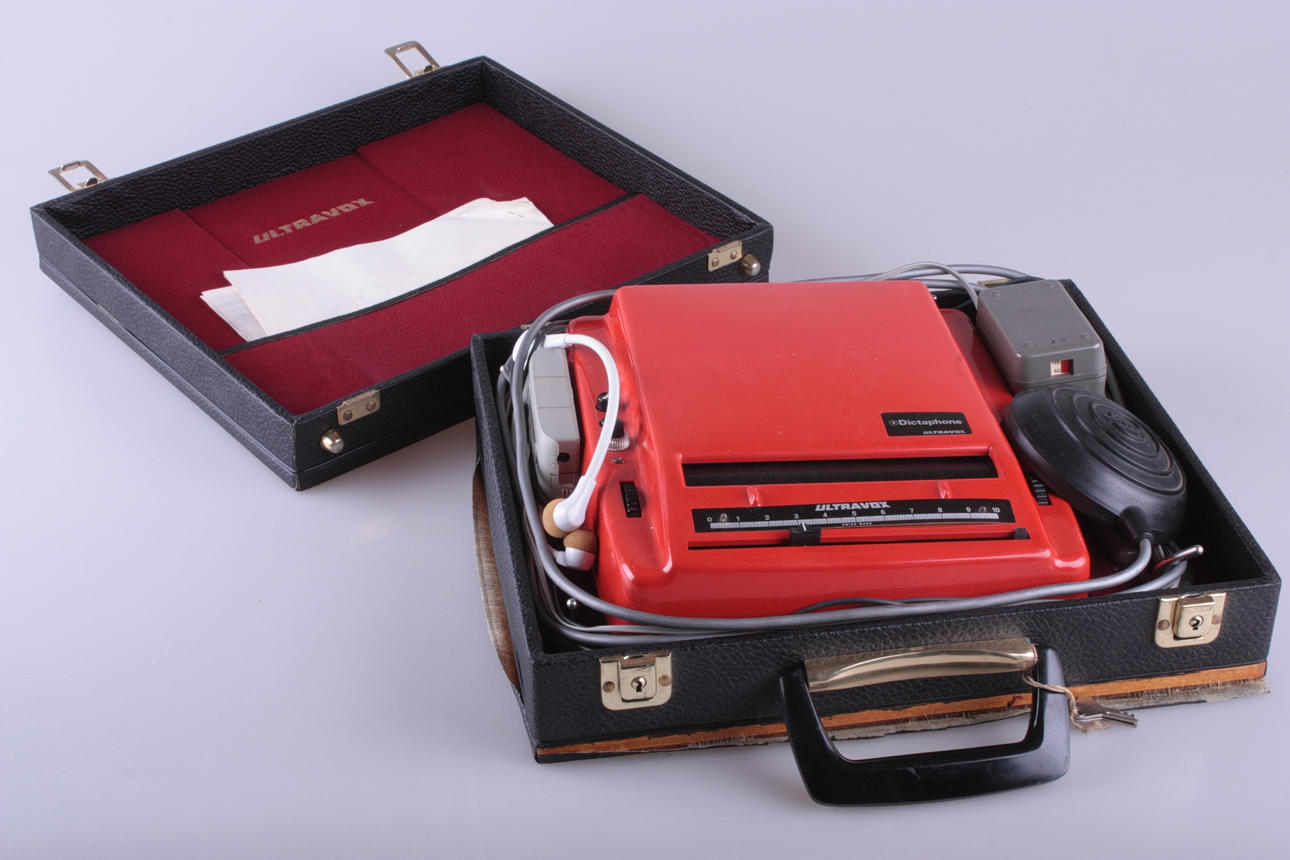 DIKTAFON, Ultravox U-401, med väska och tillbehör.