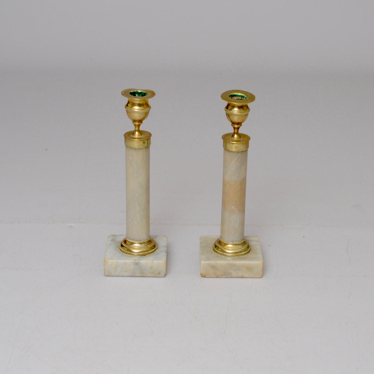 LJUSSTAKAR. ET PAR GUSTAVIANSKA.