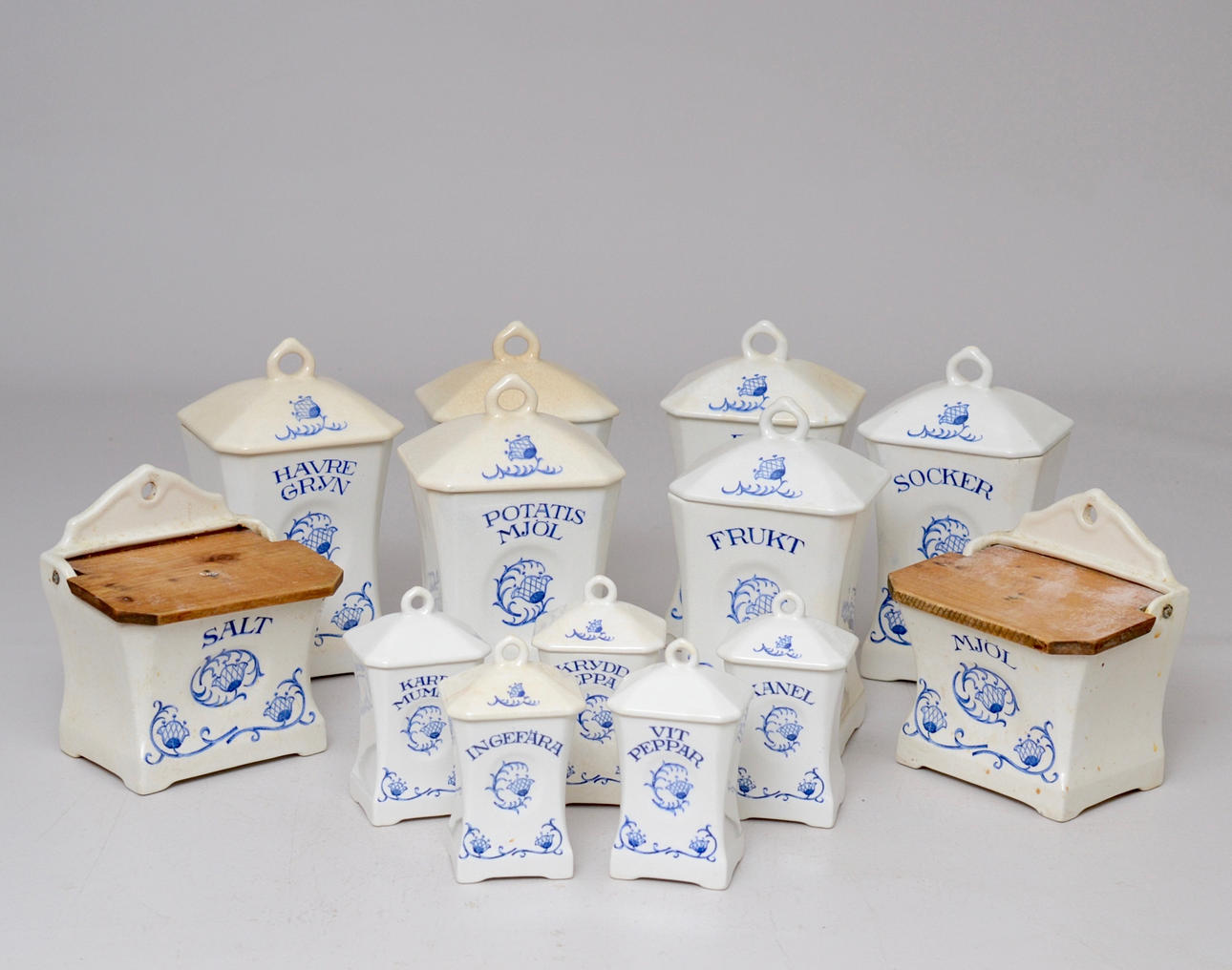 SPECERIBURKAR, RÖRSTRAND, 13 st, porslin.