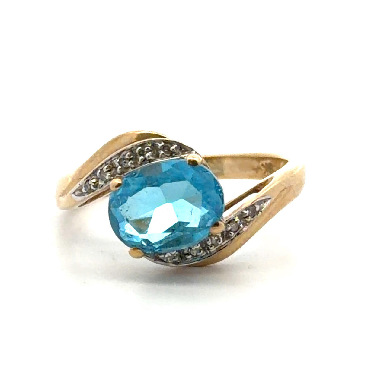 TOPAZ AND DIAMOND TWIST RING.