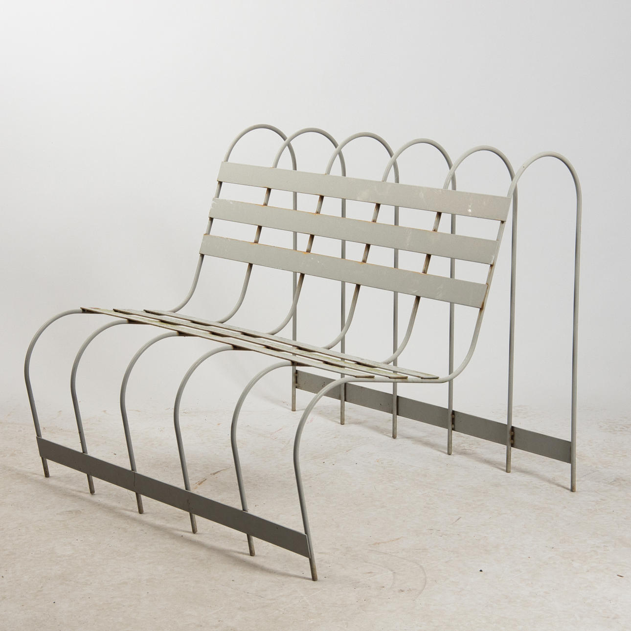 TRÄDGÅRDSSOFFA, gråmålad metall.