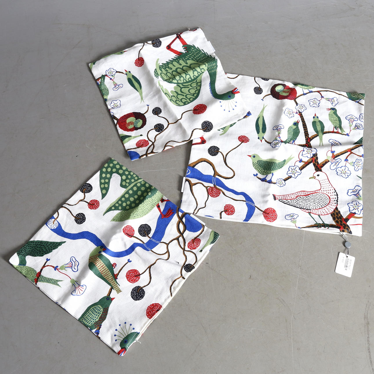 KUDDFODRAL, 2+1 st, lintyg, "Gröna fåglar", Josef Frank, Firma Svenskt tenn.