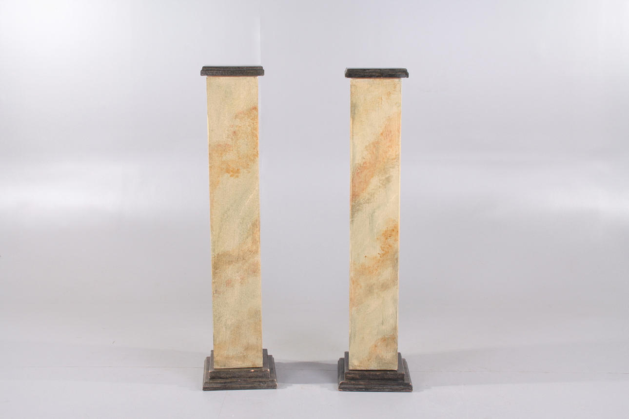 CDSTÄLL, i form av kolonn, ett par.