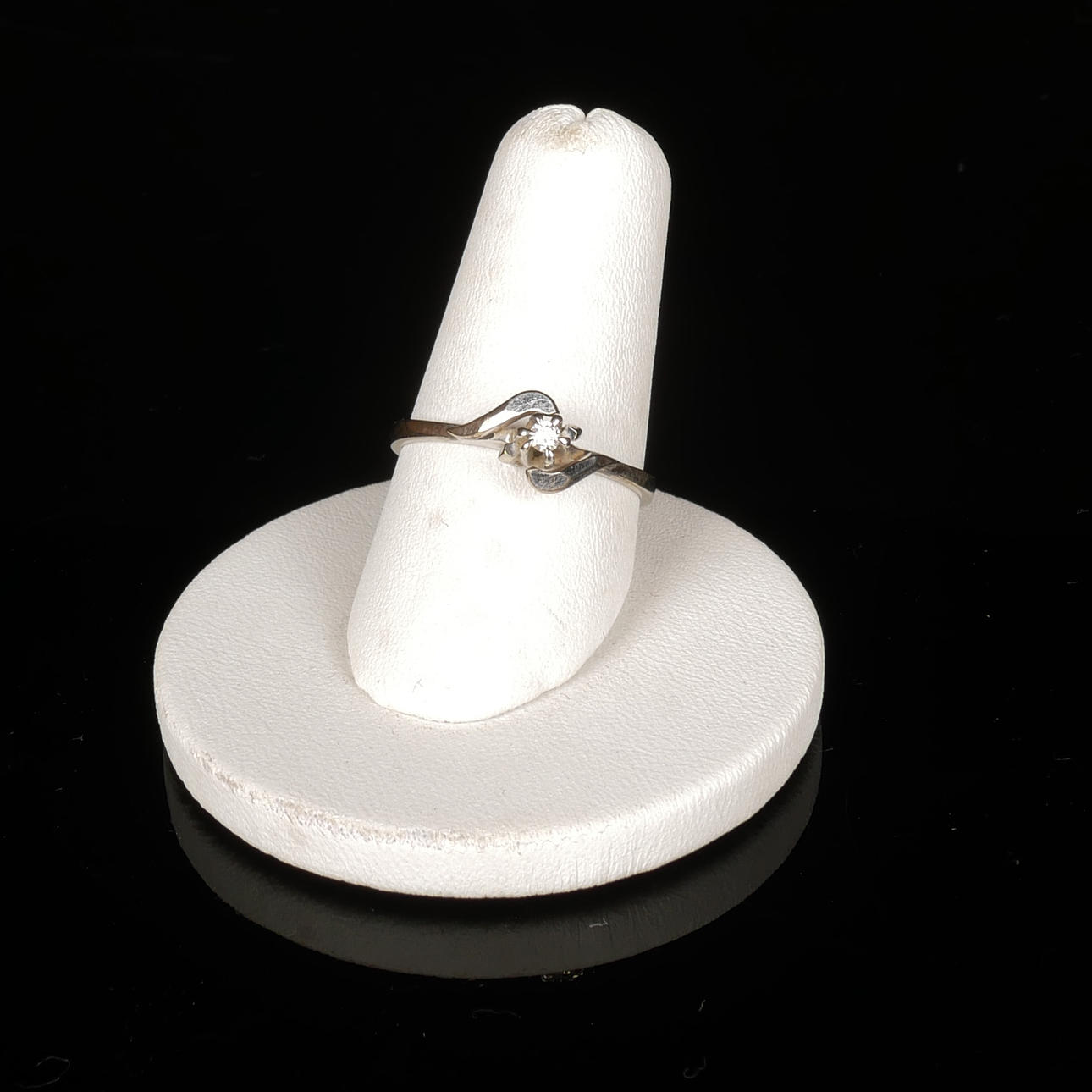DIAMOND RING, 14K white gold.