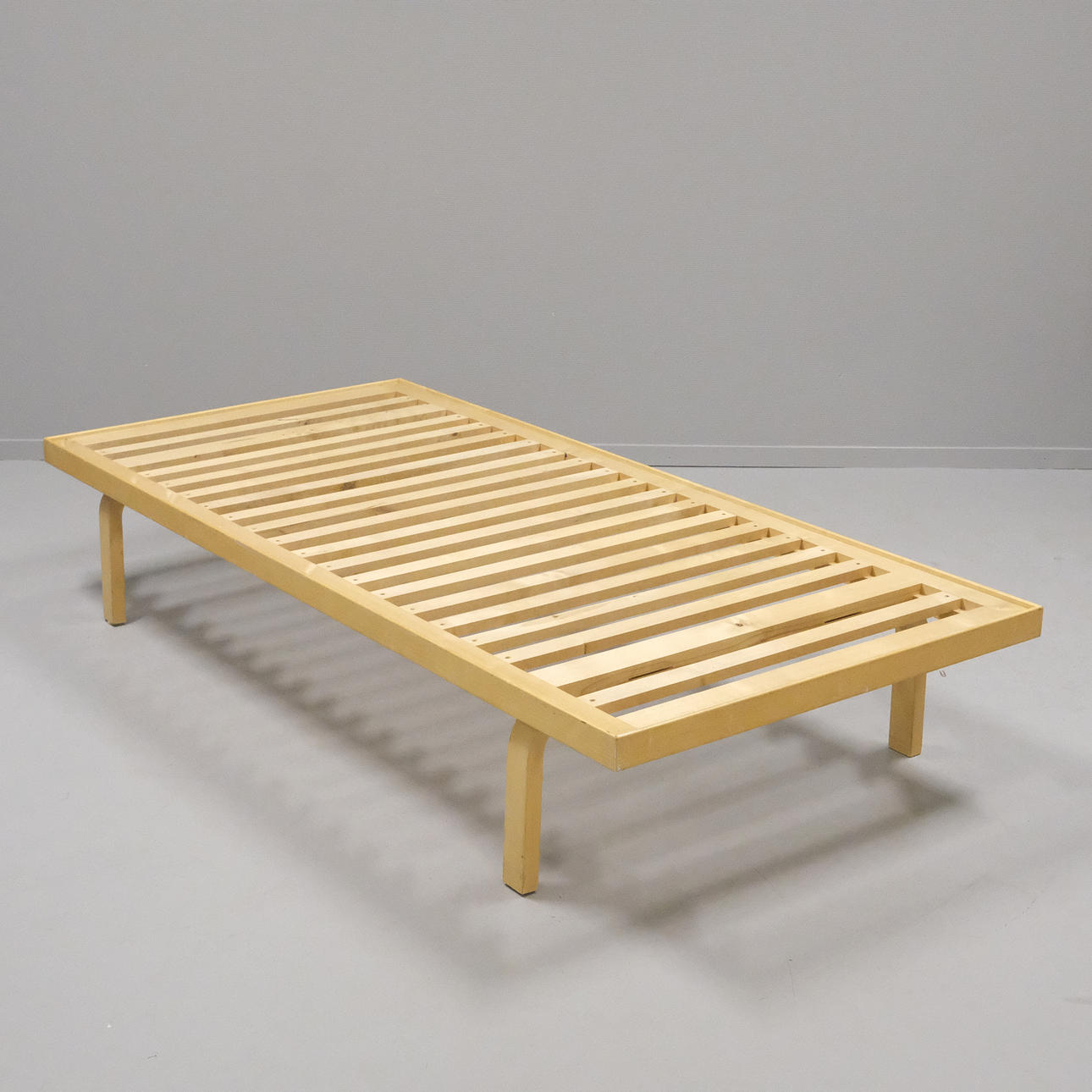 ALVAR AALTO. DAGBÄDD, MODELL 710, BJÖRK, FÖR ARTEK.